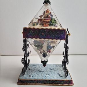 Rotating Pyramid Christmas Water Globe
